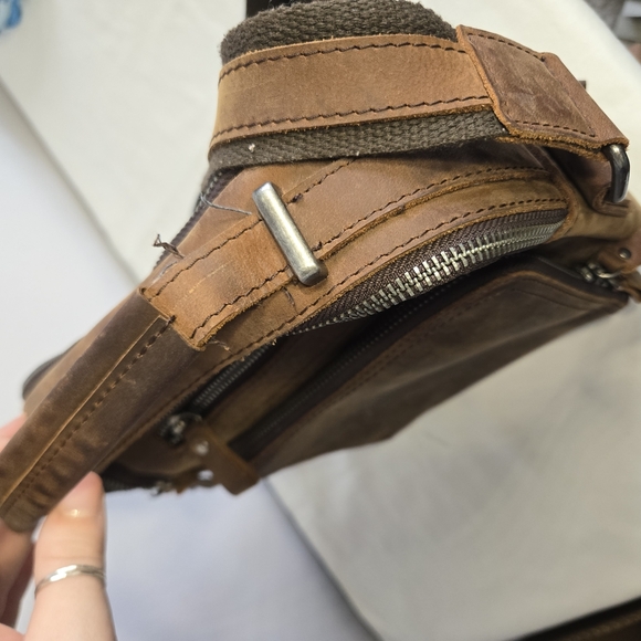 The Real Leather Company Men's Crossbody Bag - Picture 11 of 14